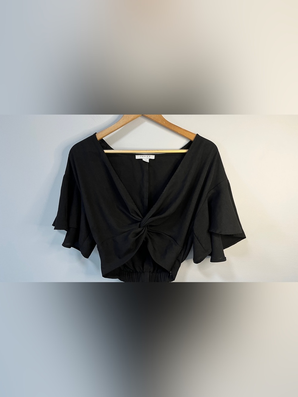 Black Twist-Front V-Neck Crop Top - Women Size Small